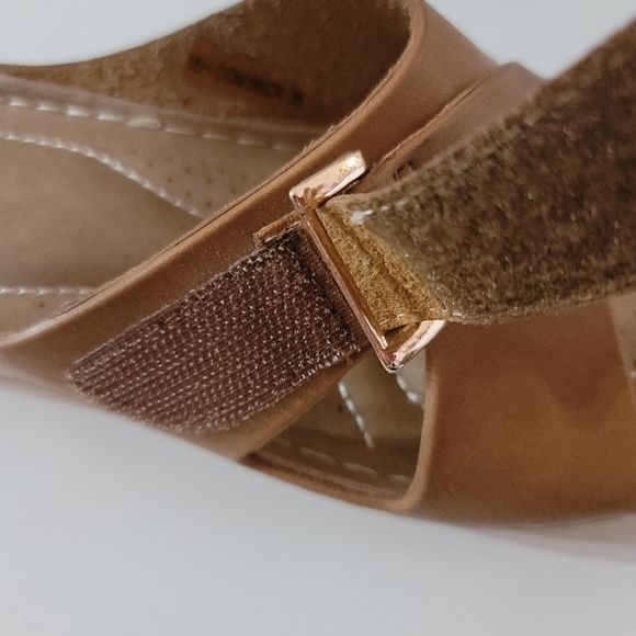 CLN Dominica Women's Slip- on Sandals Size 6 - Picture 5 of 11